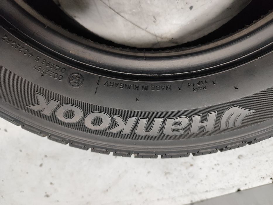 2 Pneus semi novos Hankook 175/65R14C Oferta dos portes