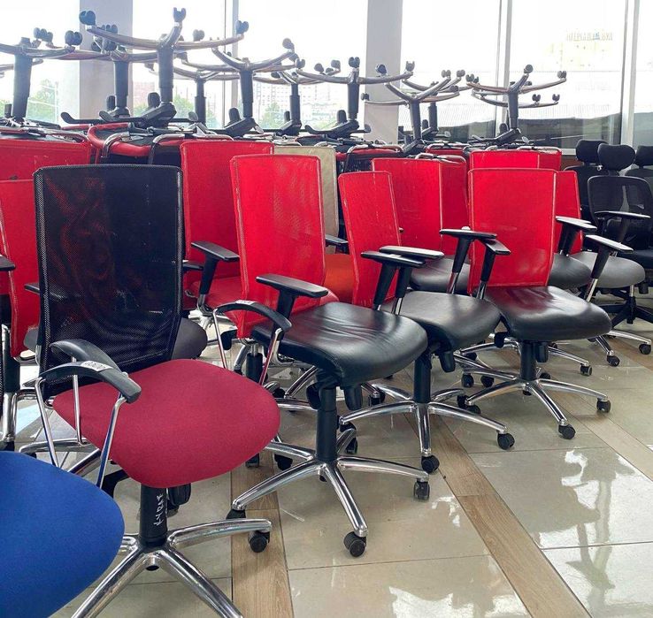 РОЗПРОДАЖ офісної меблі стільці крісла для роботи та дому