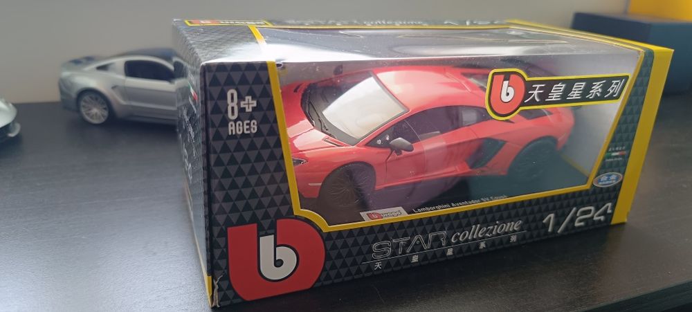 Lamborghini Aventador 1:24