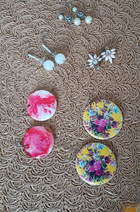 Pięć par kolczyków