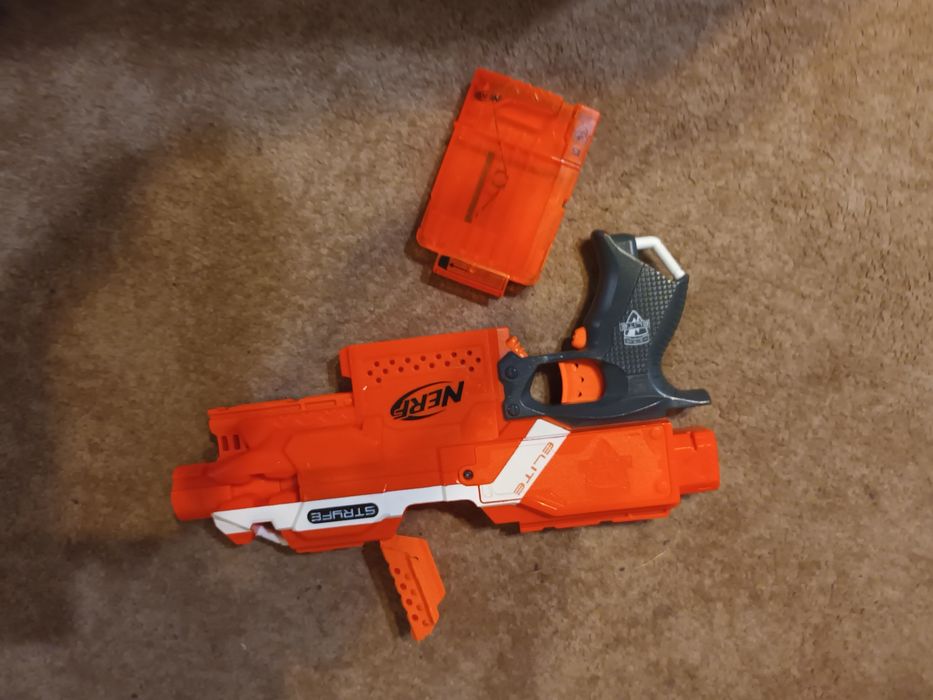 Zabawkowy pistolet NERF