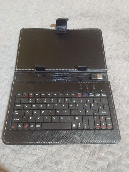 Nowe etui z klawiaturą na tablet 7 cali
