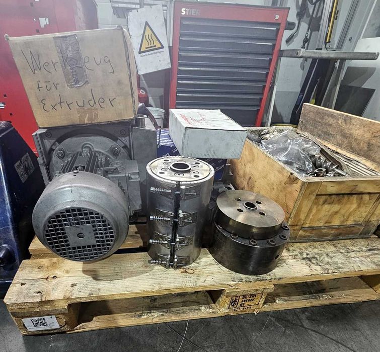 Extricom RE3 32   , 12-ślimakowy Ring Extruder