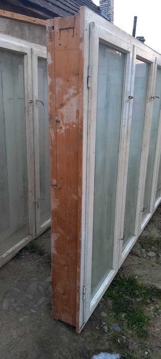 продам деревяні  вікна  застеклені в рамах дуже хорошої якості