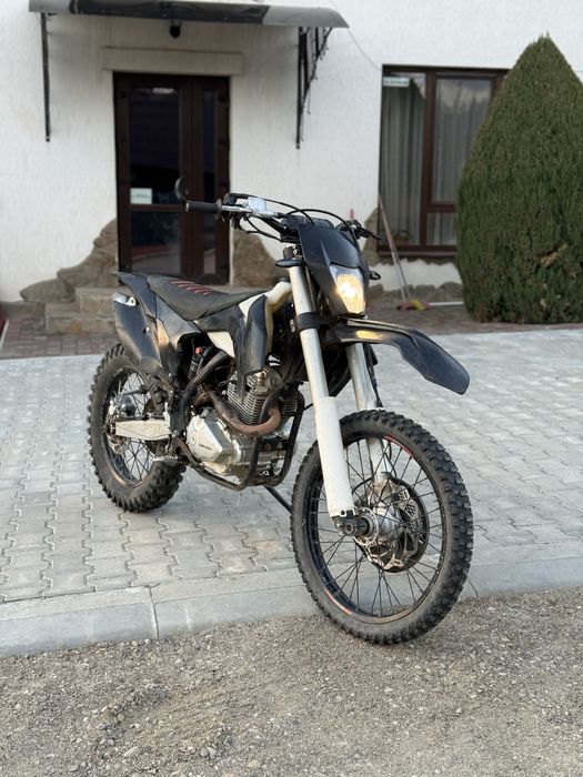 Продам мотоцикл PROFACTORY 300 AIR