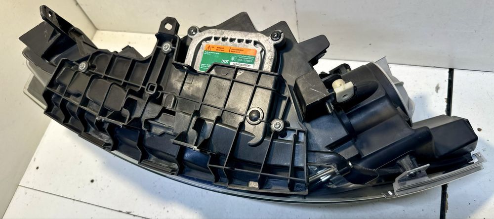 Фара правая Lincoln MKC 2015 2016 2017 2018 2019 USA xenon