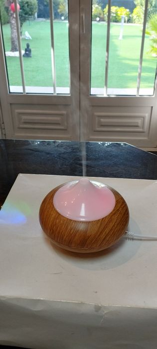 Difusor de aromas. Luz em sete cores