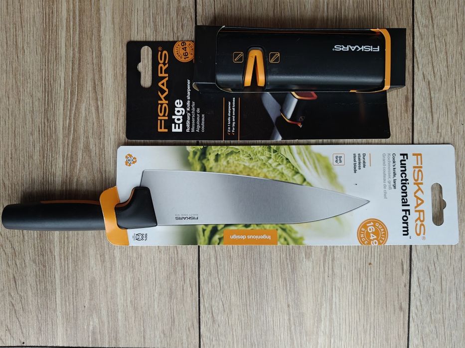 Nóż fiskars szefa kuchni duży plus ostrzałka fiskars EDGE rollsharp