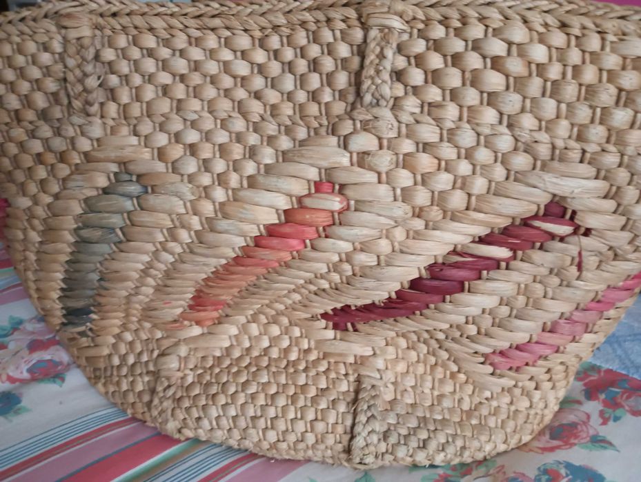 Cesta em Palhinha grande e extra forte forrada no seu interior