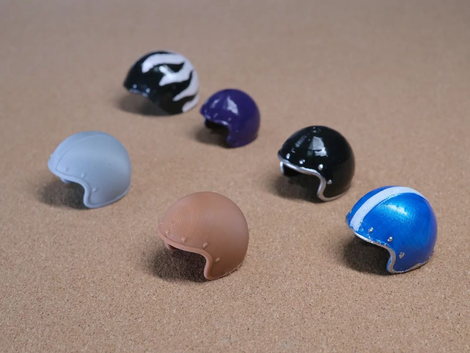 Capacete de Motociclo em Escala 1:12 (2 Versões)