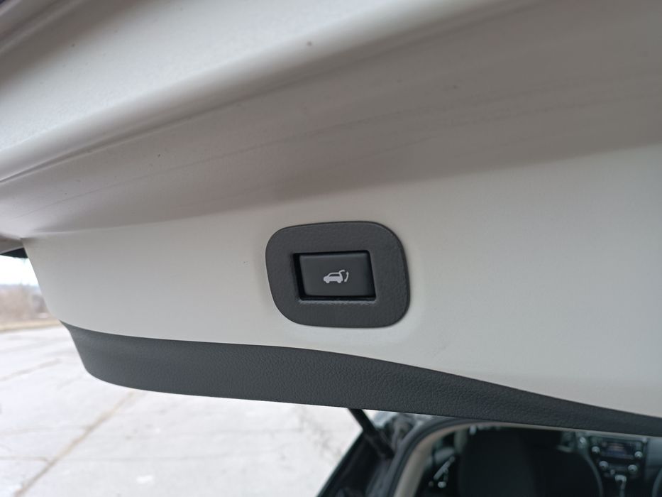 Автомобіль Nissan Rogue