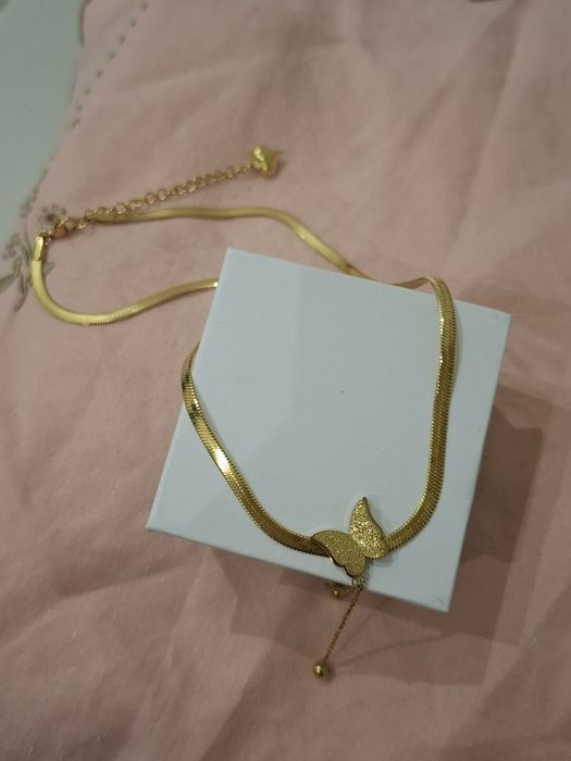 Colar / Gargantilha borboleta dourado em Aço
Novo