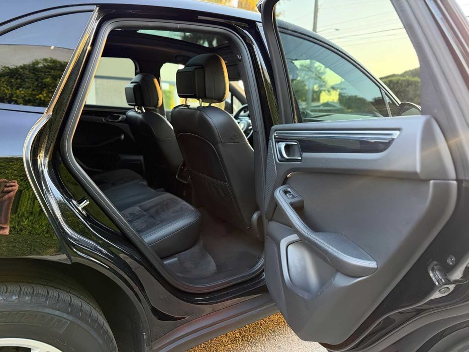 Porsche Macan      2017