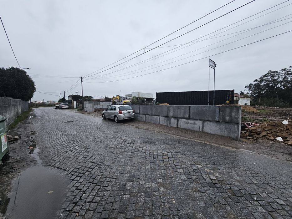 Terreno junto ao aeroporto do Porto bons acessos.