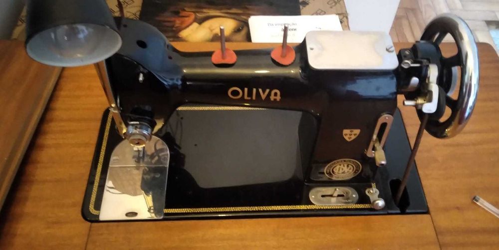 RESERVADO - Máquina de Costura,  OLIVA