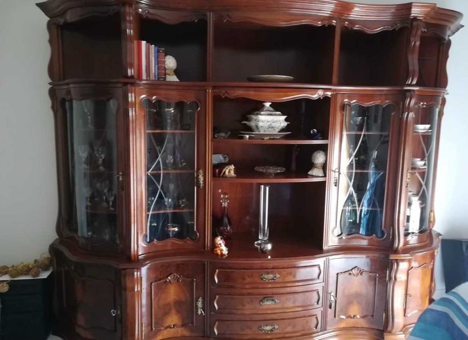 Movéis de sala( Aparador + cristaleira)