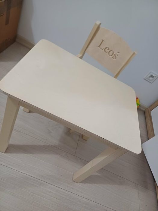 Stolik+krzesło z grawerem Leoś