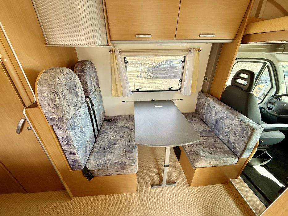 Autocaravana Citroen Capucine ano 2006, motor 2.8 JTD 128cv, 6 dormidas / Garagem grande