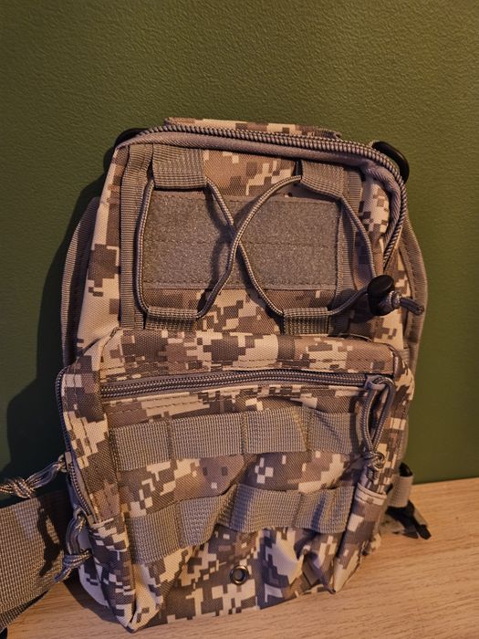 Plecak crossbody, na jedno ramię.