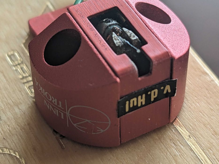 Célula Linn Troika Van der Hul