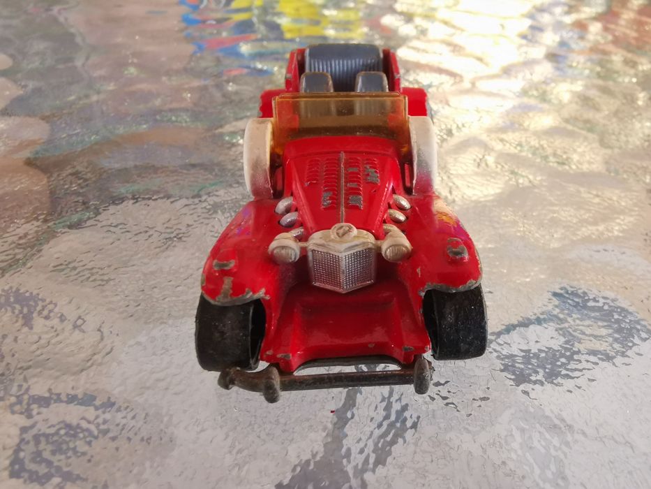 Miniaturas Lesney e Majorette para restaurar.