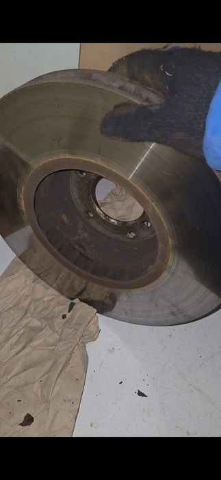 Тормозні диски з колодками BMW e60 e61 535d передні 35мм