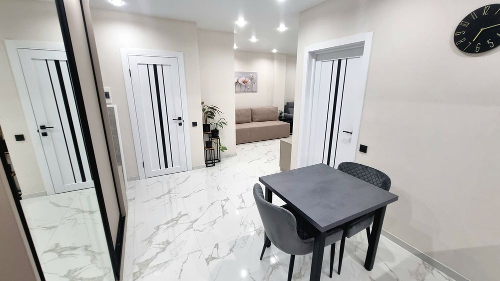 БЕЗ КОМІСІЇ. 1здача.2кімн.46м2.Інвертори на тепло,воду.В тихому центрі