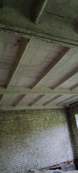 Будівля під комерційну діяльність.