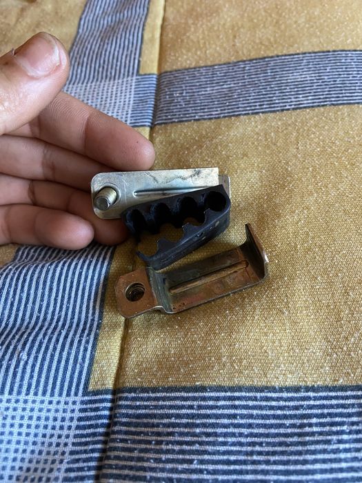 Peça para prender tubos injetores / tubos de injeção