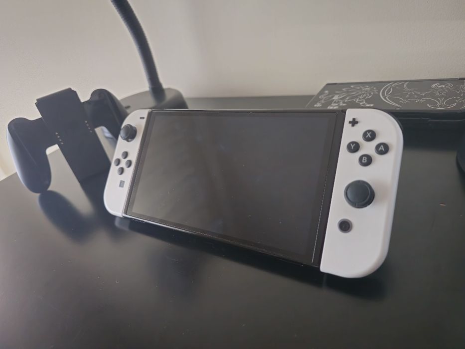 Nintendo Switch Oled + Zelda: Breath of the Wild / Tears of the Kingdom