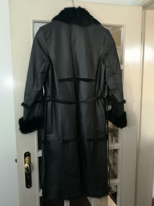 Casaco de cabedal preto com debrum de pele de coelho - tamanho S