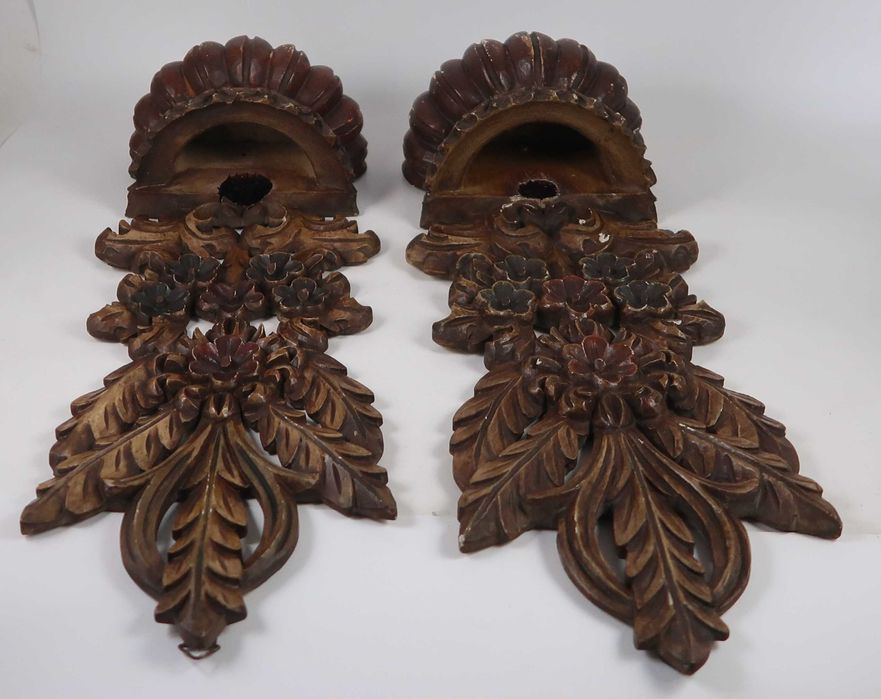 Apliques de parede antigos em madeira talhada