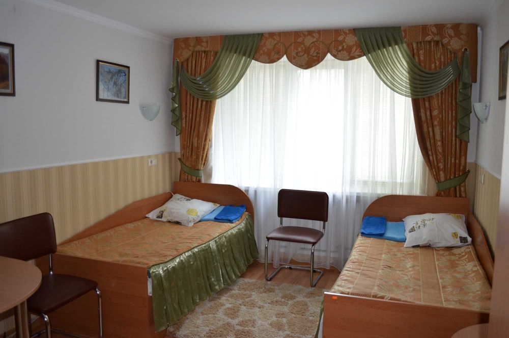 Кімнати подово,потижнево ЦЕНТР 400 грн.Надаємо звітні документи.