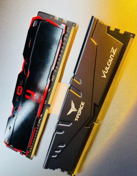 ОЗУ GoodRAM DDR4 16GB 3200Mhz IRDM X і TeamGroup 16 GB 2666 T-Force