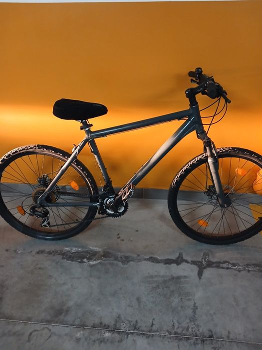 Bicicleta BTT com acessórios