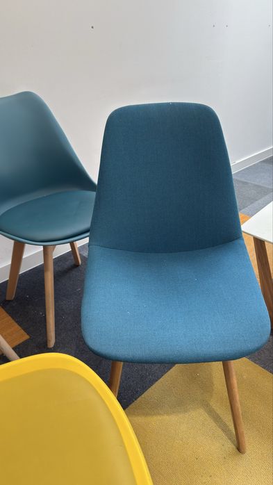 Krzesla kolory mix cena za 4szt