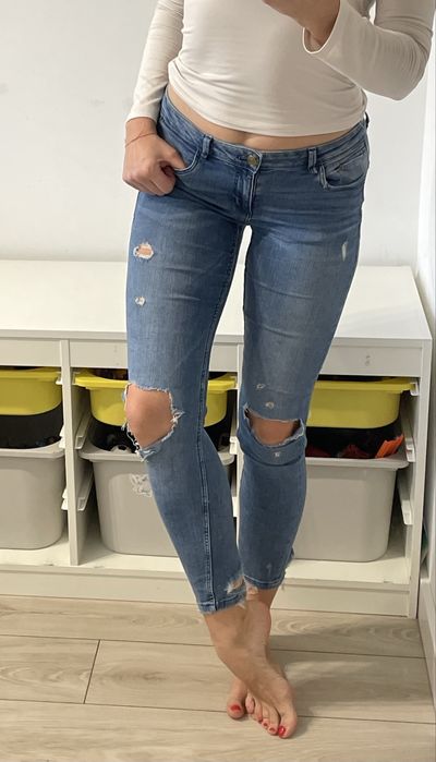 Spodnie jeansy z rozdarciami damskie Zara
