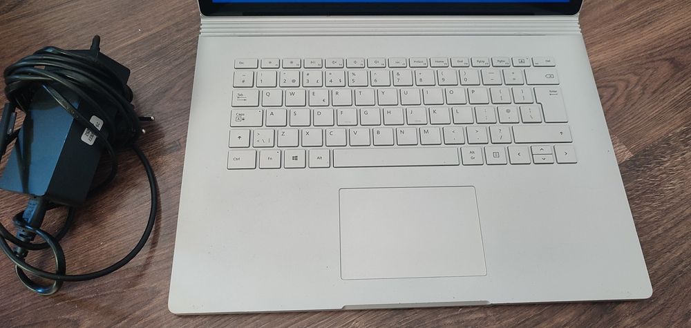 Microsoft Surface Book 2, 15", i7, GTX 1060