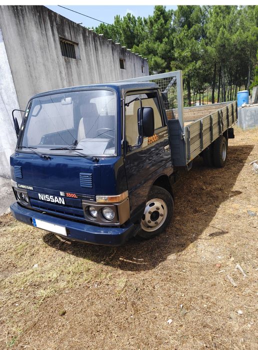 Vende-se terreno agrícola com vinha e benefício no Douro