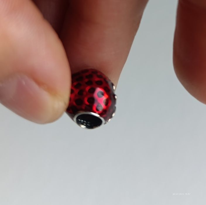 Charms  truskawka nowa