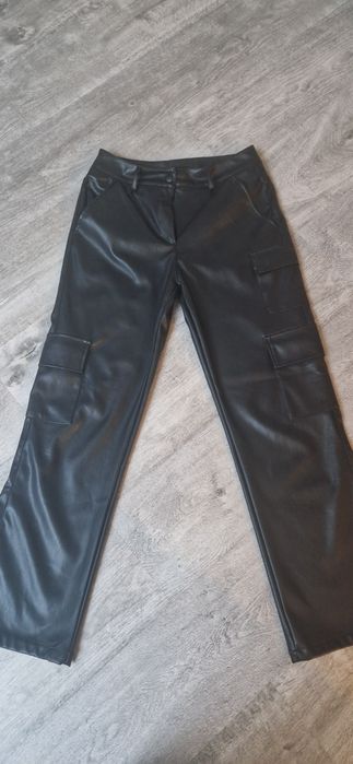 Czarne spodnie cropp