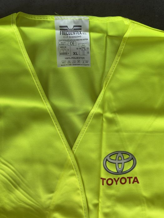 Оригинальный светоотражающий жилет TOYOTA