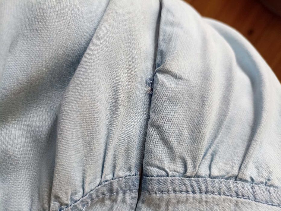 Jeansowa bawełniana sukienka z haftem house