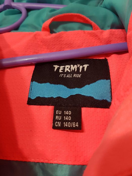 Куртка Termit на 140/164см в яскраво малиновому кольорі.