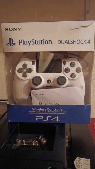Playstation 4 1000g com mando em caixa