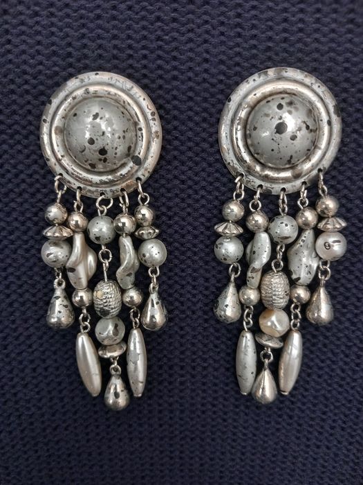 Brincos compridos e leves