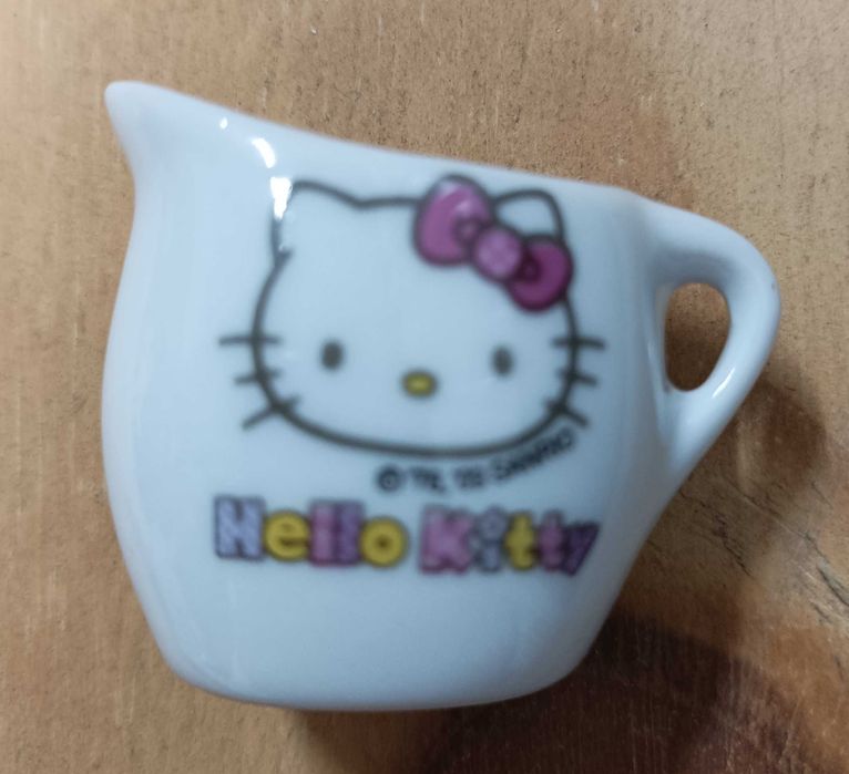 Conjunto Chávenas e Leiteira Hello Kitty