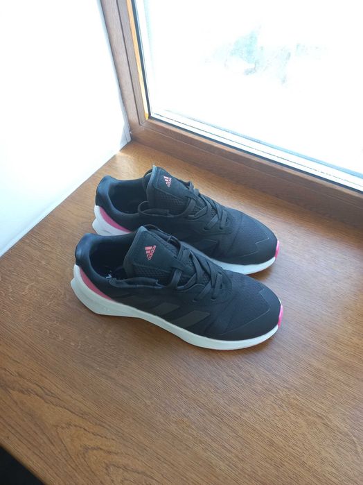 Кроссовки Adidas женские