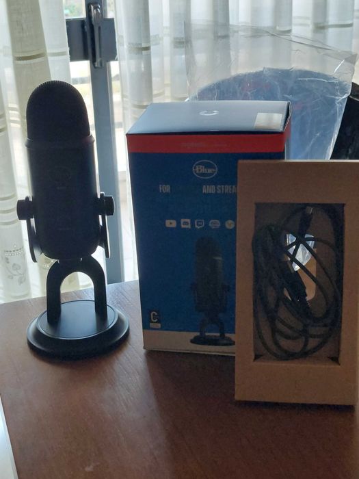 Microfone Logitech for Creators Blue Yeti USB Condensador Blackout