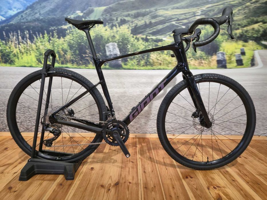 Nowy rower gravelowy GIANT Revolt Advanced 2 VELOPOLIS